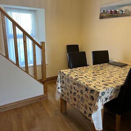 A Family Cottage In Tenby Bagian luar foto