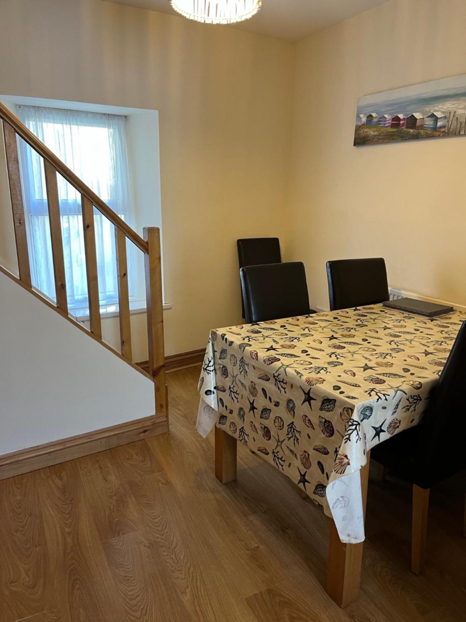 A Family Cottage In Tenby Bagian luar foto